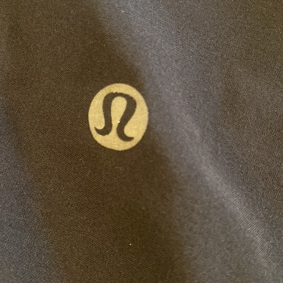 Men’s Lululemon shorts - Picture 4 of 8